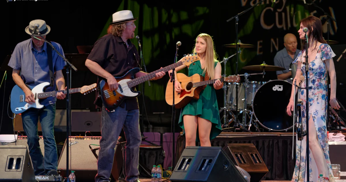 Header Banner 10,000 Maniacs