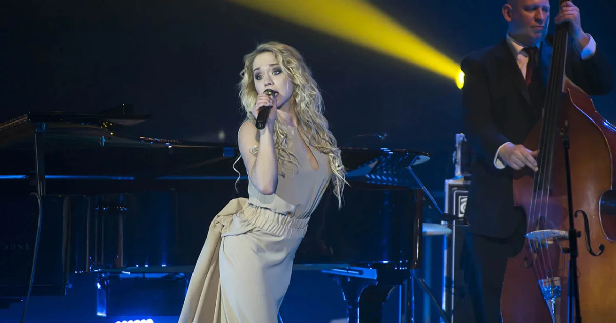 Header Banner Aisha