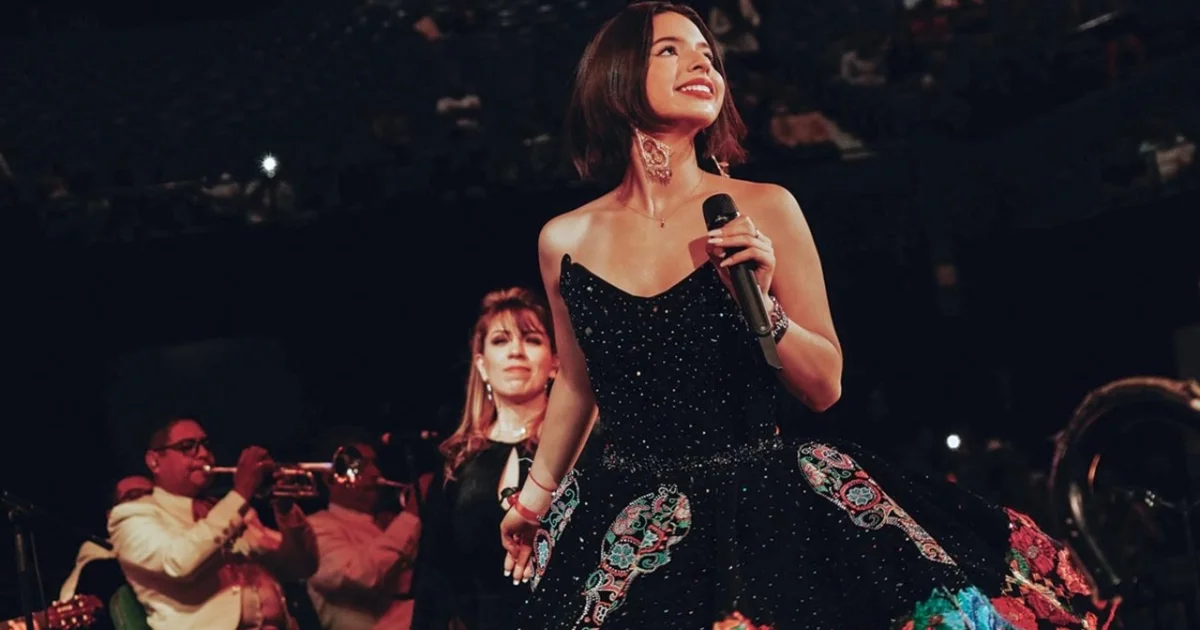 Header Banner Angela Aguilar