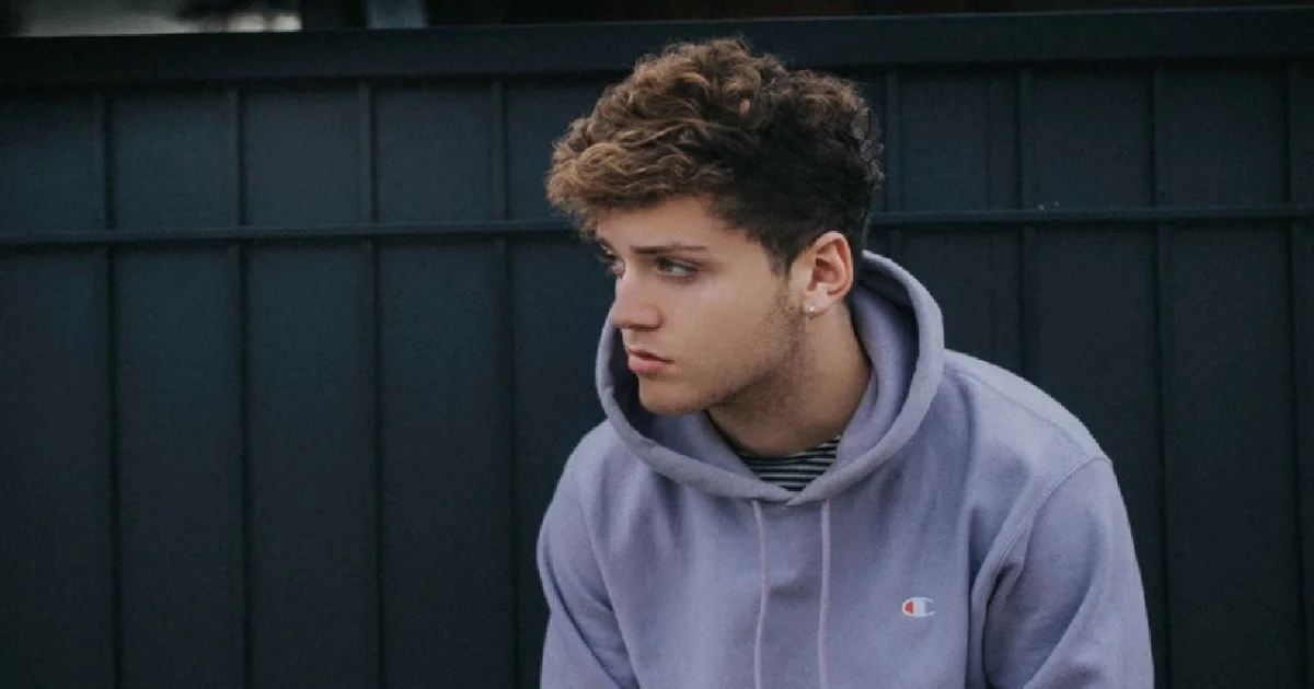 Header Banner Bazzi