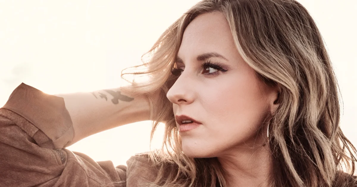 Header Banner Caitlyn Smith
