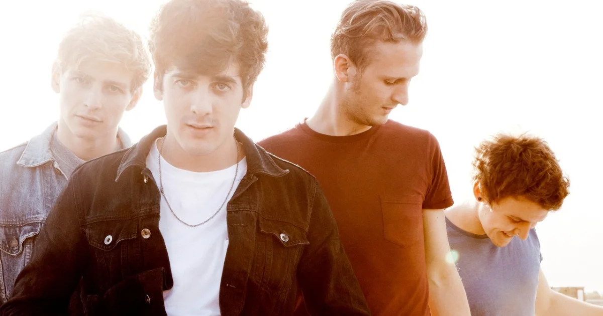 Header Banner Circa Waves