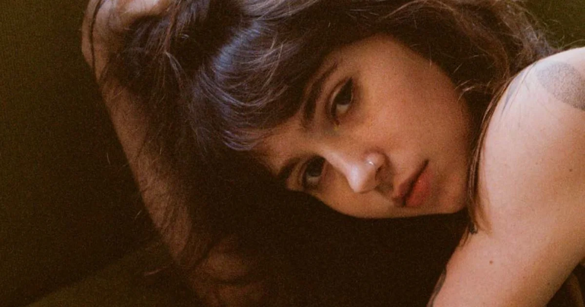 Header Banner Clairo