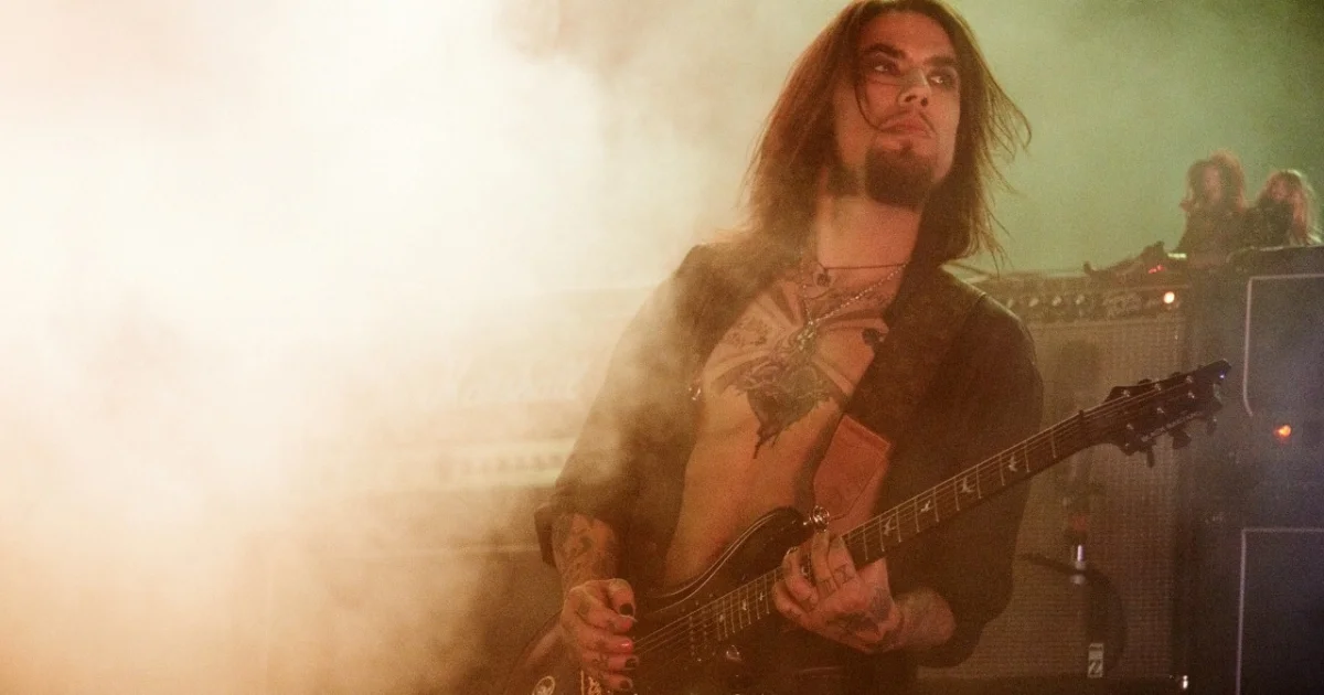 Header Banner Dave Navarro