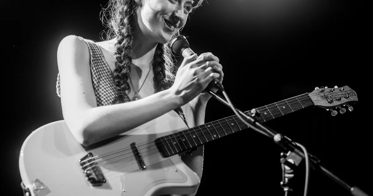 Header Banner Frankie Cosmos