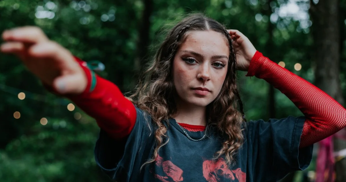 Header Banner Holly Humberstone