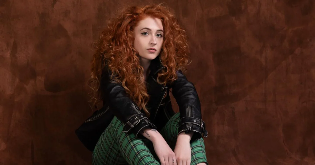 Header Banner Janet Devlin