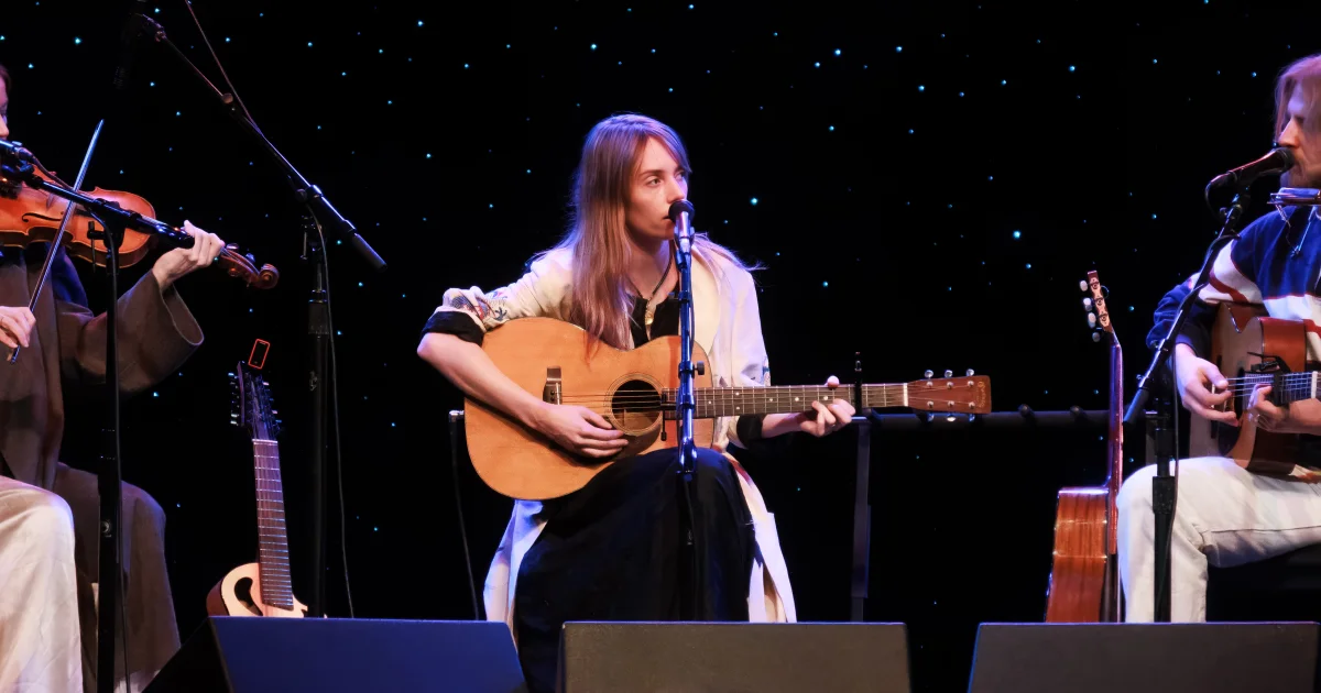 Header Banner Maya Hawke