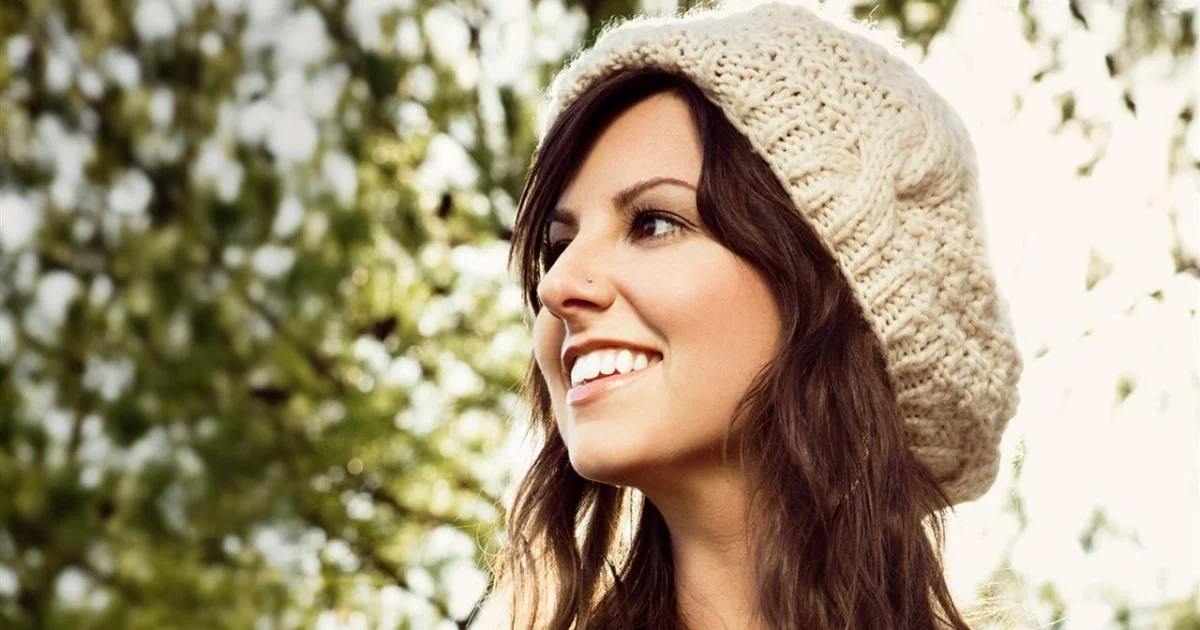 Header Banner Meredith Andrews
