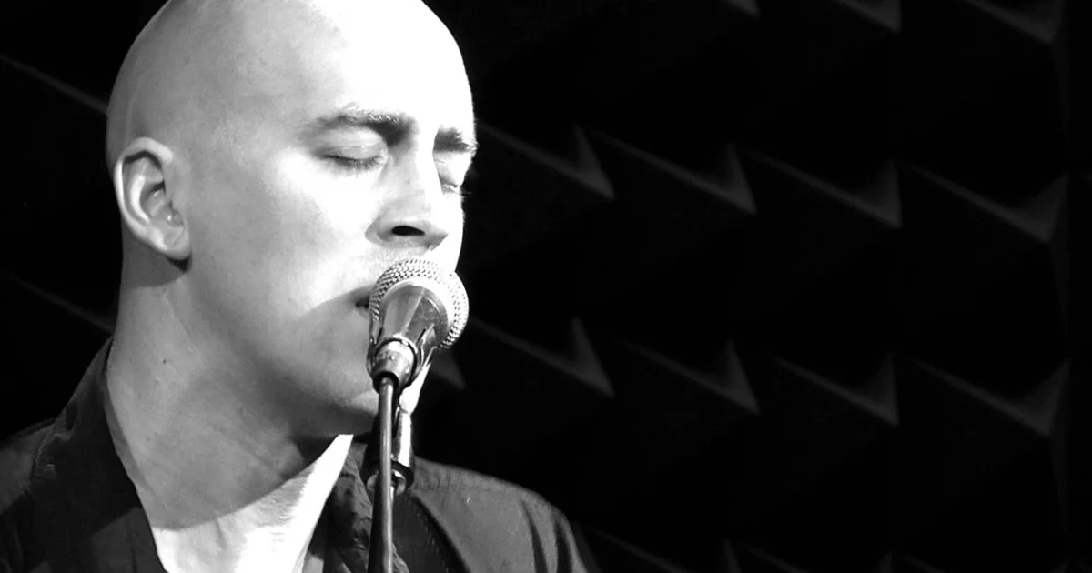 Header Banner Tyrone Wells