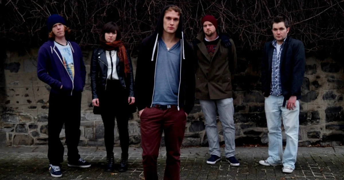 Header Banner Walking On Cars