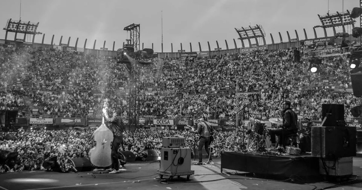 Header Banner Drake Bell