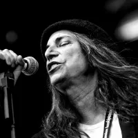 Broken Flag - Patti Smith
