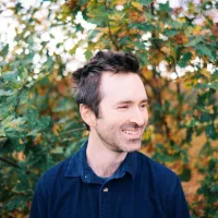 Hugging You - Acoustic - Tom Rosenthal