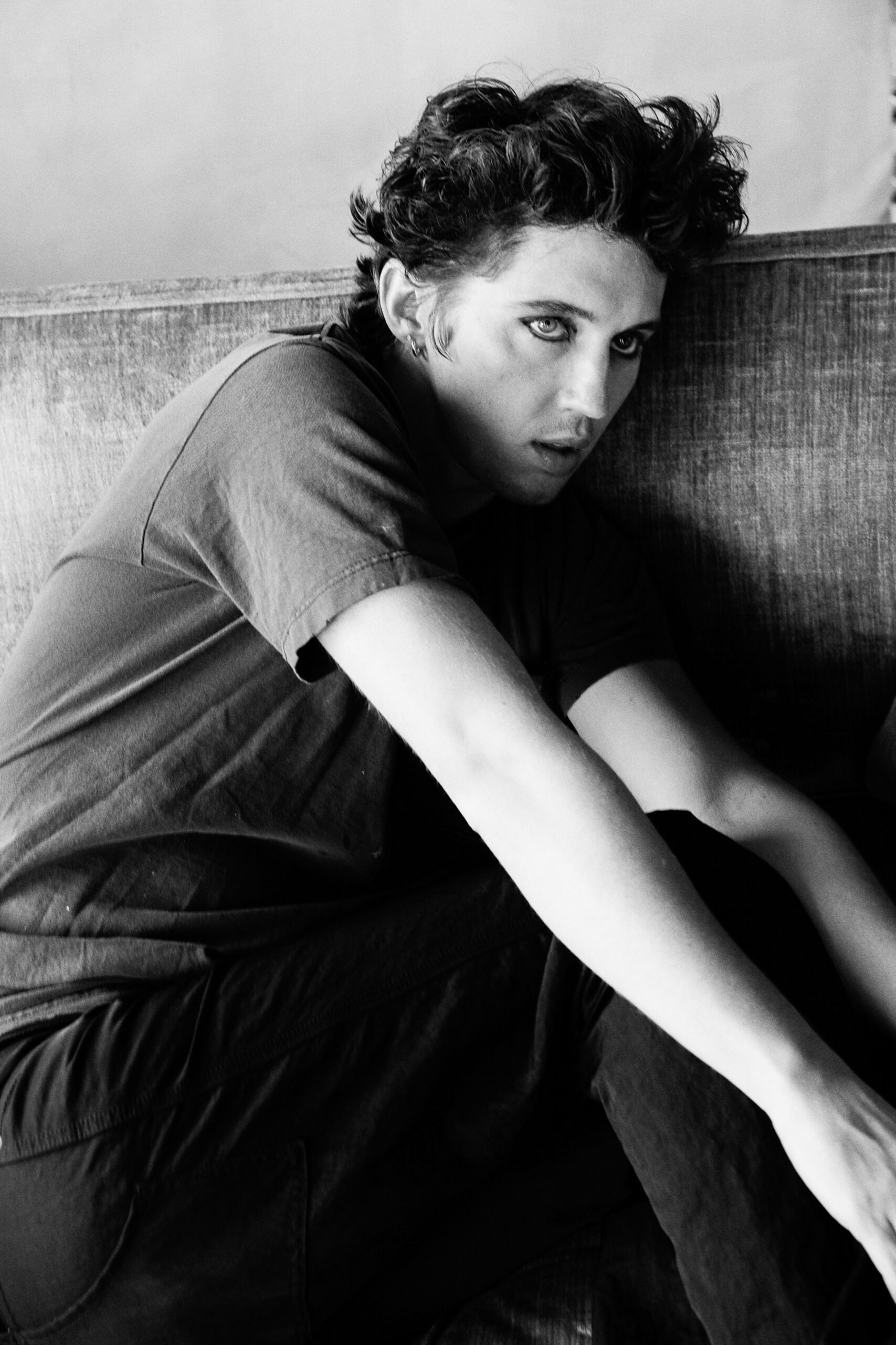 Troye Sivan Releases Fourth Album "She's the Best", Navigating the Gulf Between Club Euphoria and Solitude